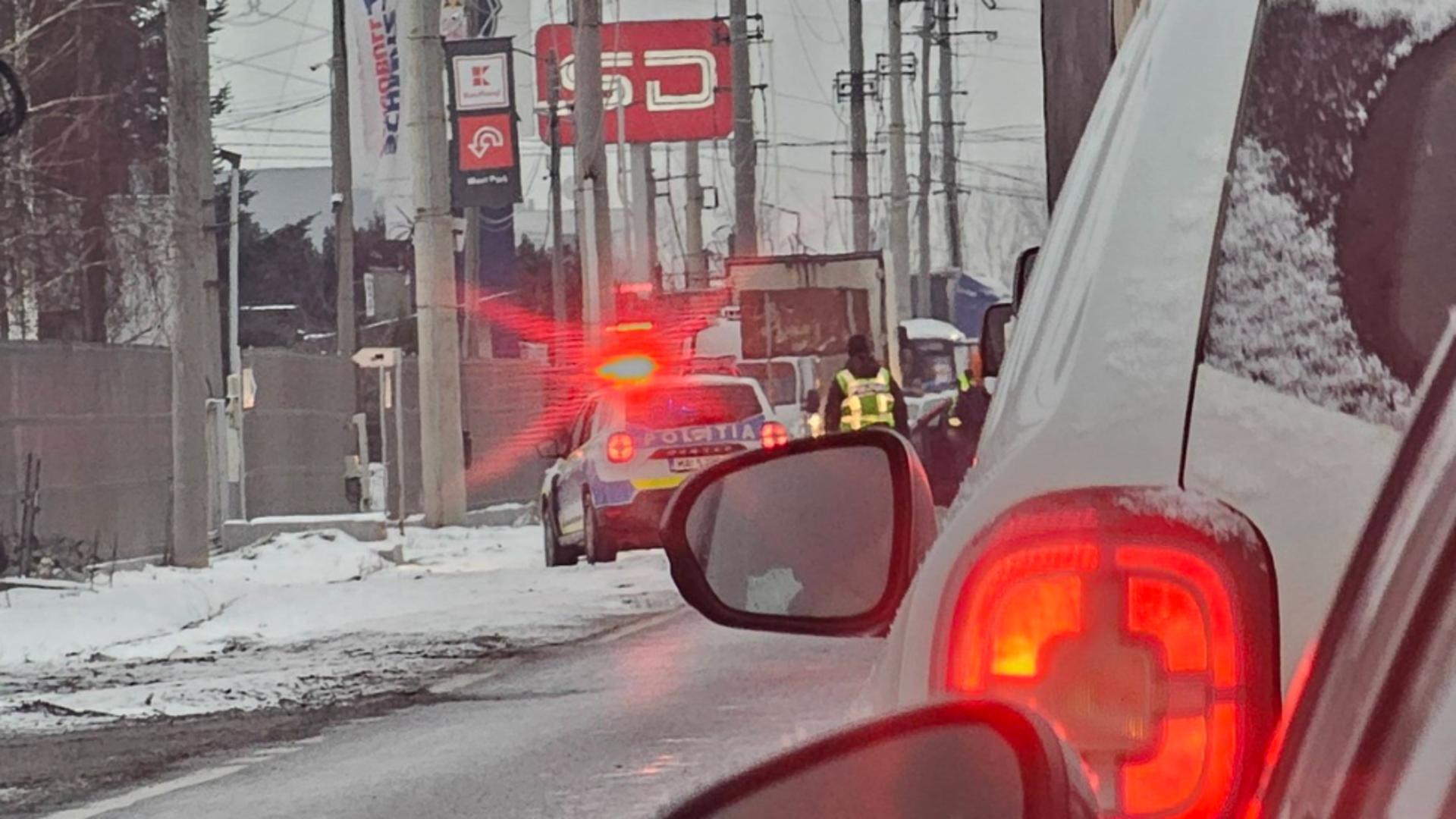 Accident grav la intrarea în Capitală, pe A1. Martorii spun că sunt victime, traficul spre București este blocat