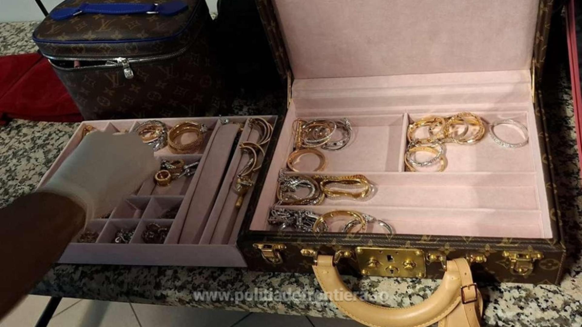 Captură spectaculoasă pe Aeroportul Otopeni: bijuterii, ceasuri de lux și milioane în valută, ascunse în bagajele unor români - GALERIE FOTO