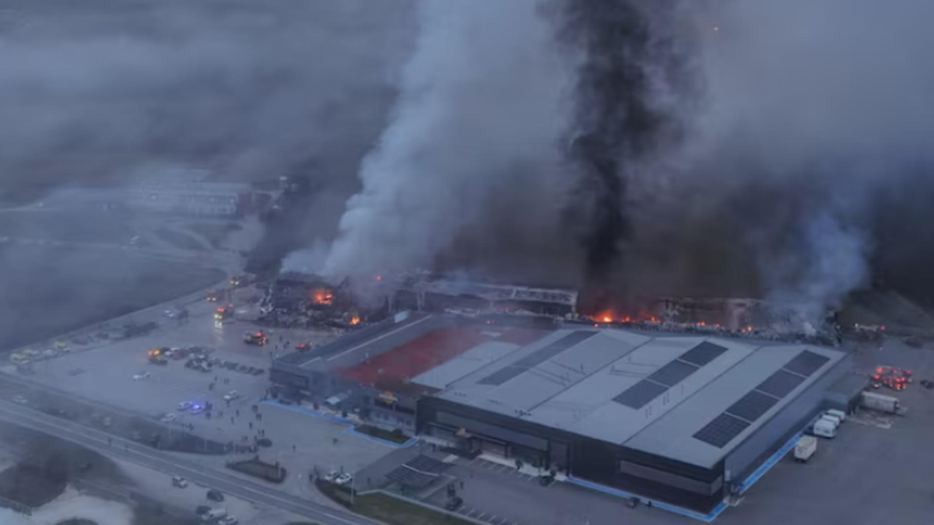 Trei morți și doi dispăruți după o explozie la o fabrică de biscuiți din Grecia / Captură video