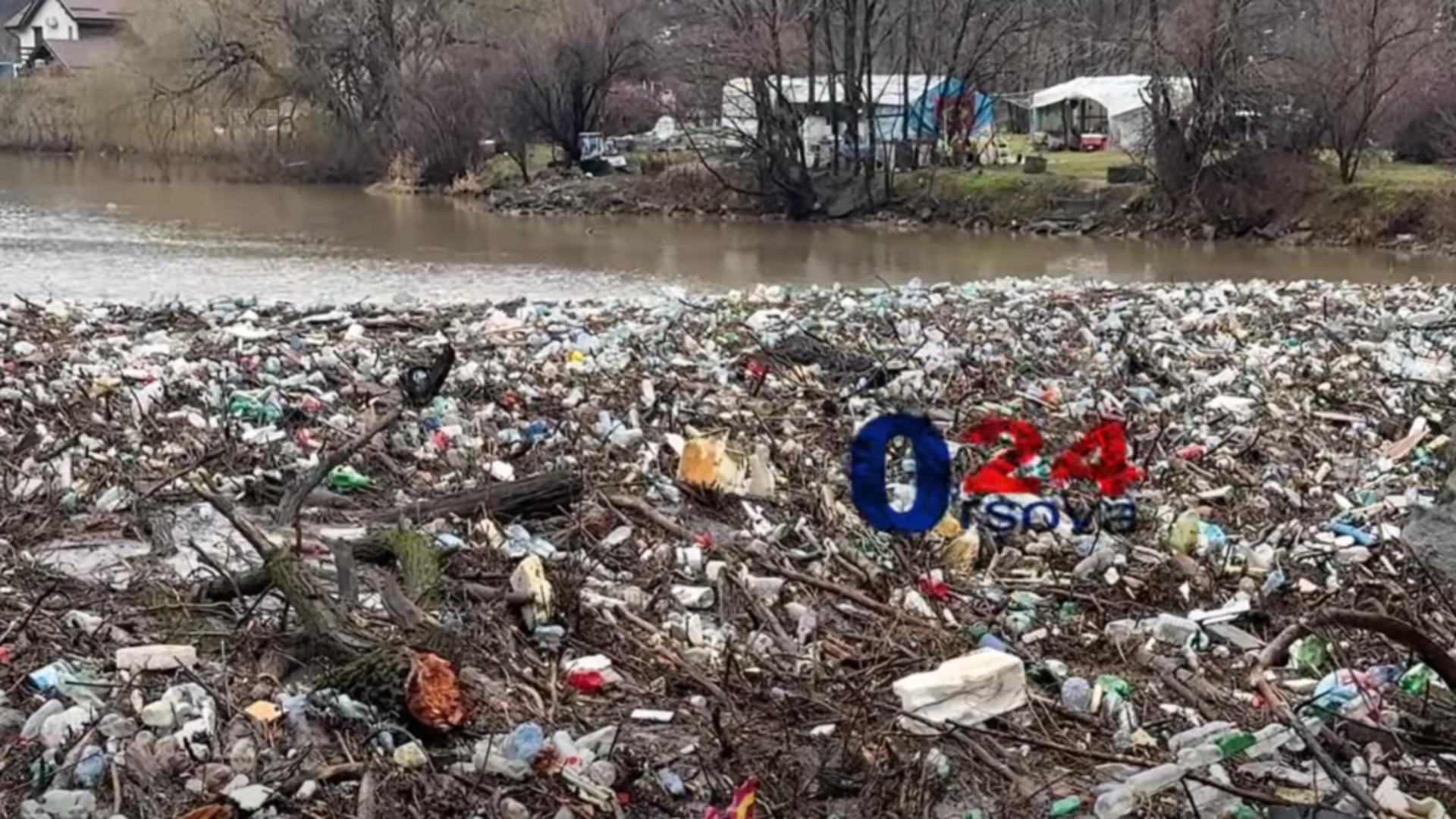 Alertă de mediu! Covor de gunoaie pe Dunăre: avertismentul experților / Captură VIDEO 