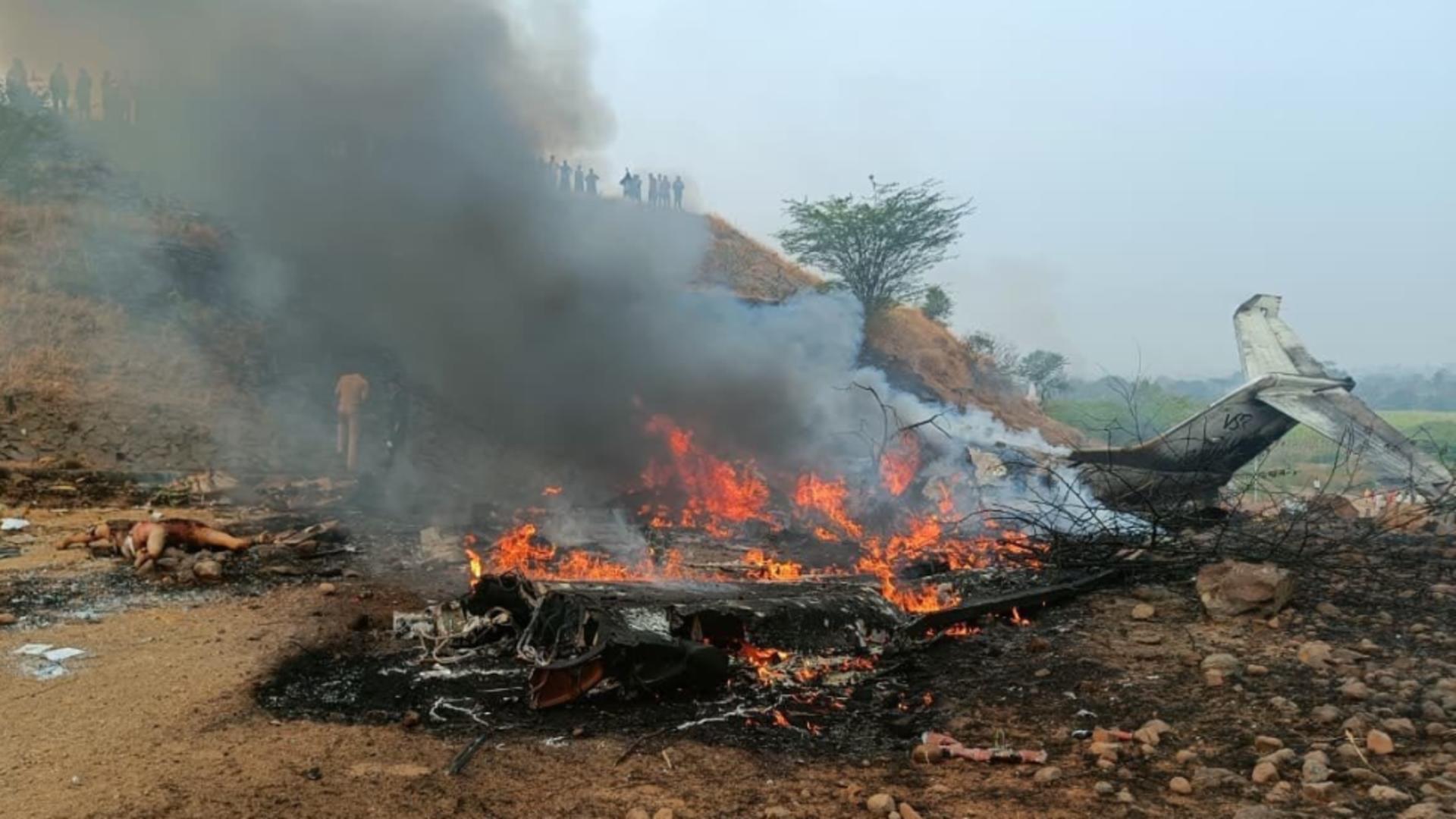 Avion prăbușit în India. Cinci persoane au murit, inclusiv un cunoscut politician.