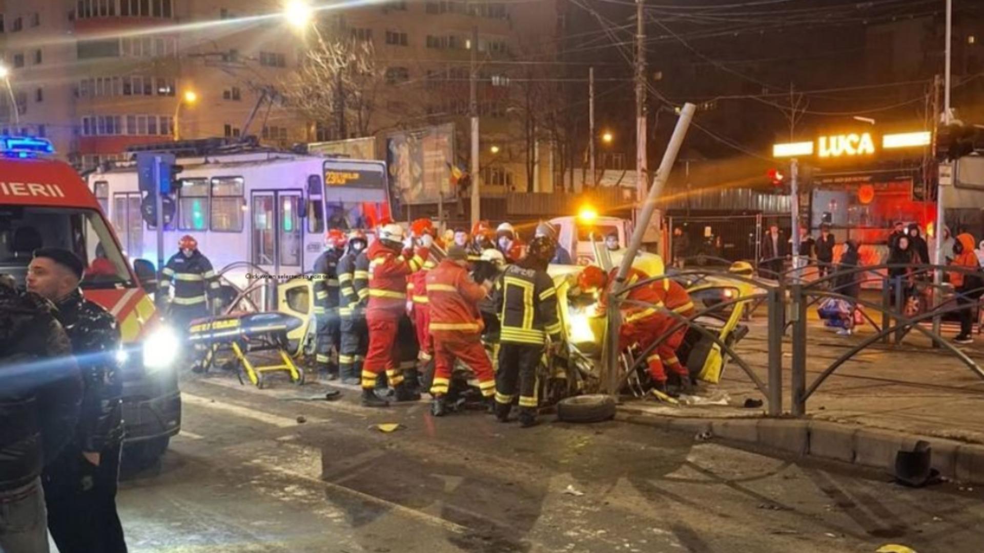 Accident grav în București, la intersecţia dintre Calea Rahovei şi Calea Ferentari. Două persoane au fost rănite