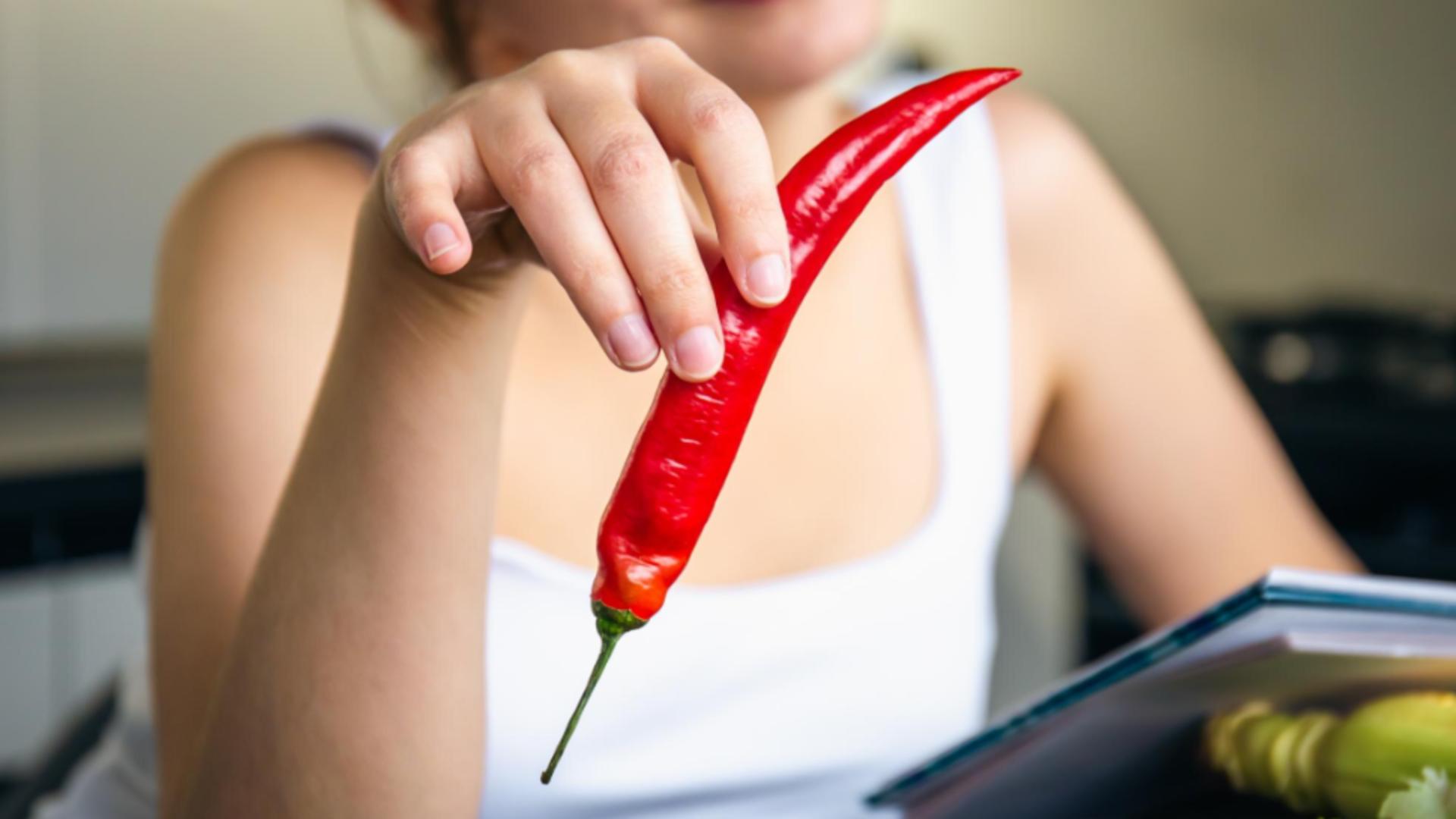 Secretul lui Chef Florin Dumitrescu pentru a mânca picant, fără să aibă parte de arsuri și disconfort