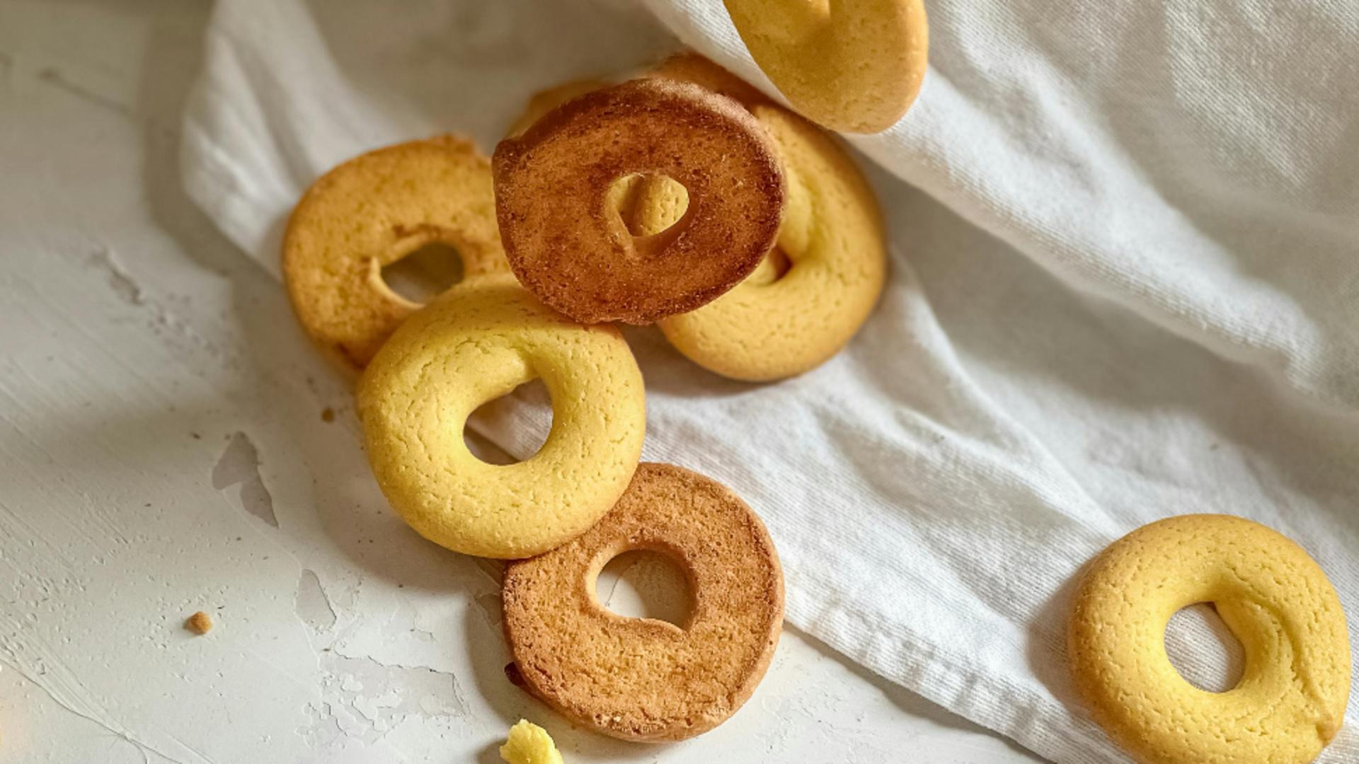 Biscuiți fragezi de casă. Rețetă tradițională, cu untură