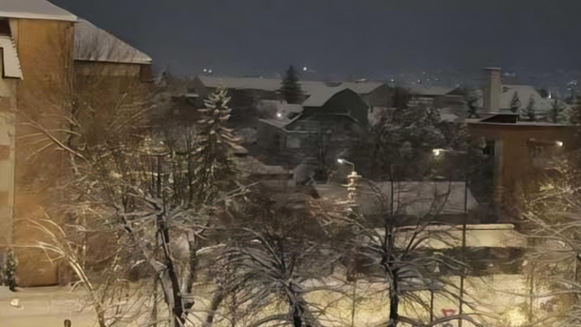 Încă un județ din România își închide școlile din cauza ninsorii abundente.