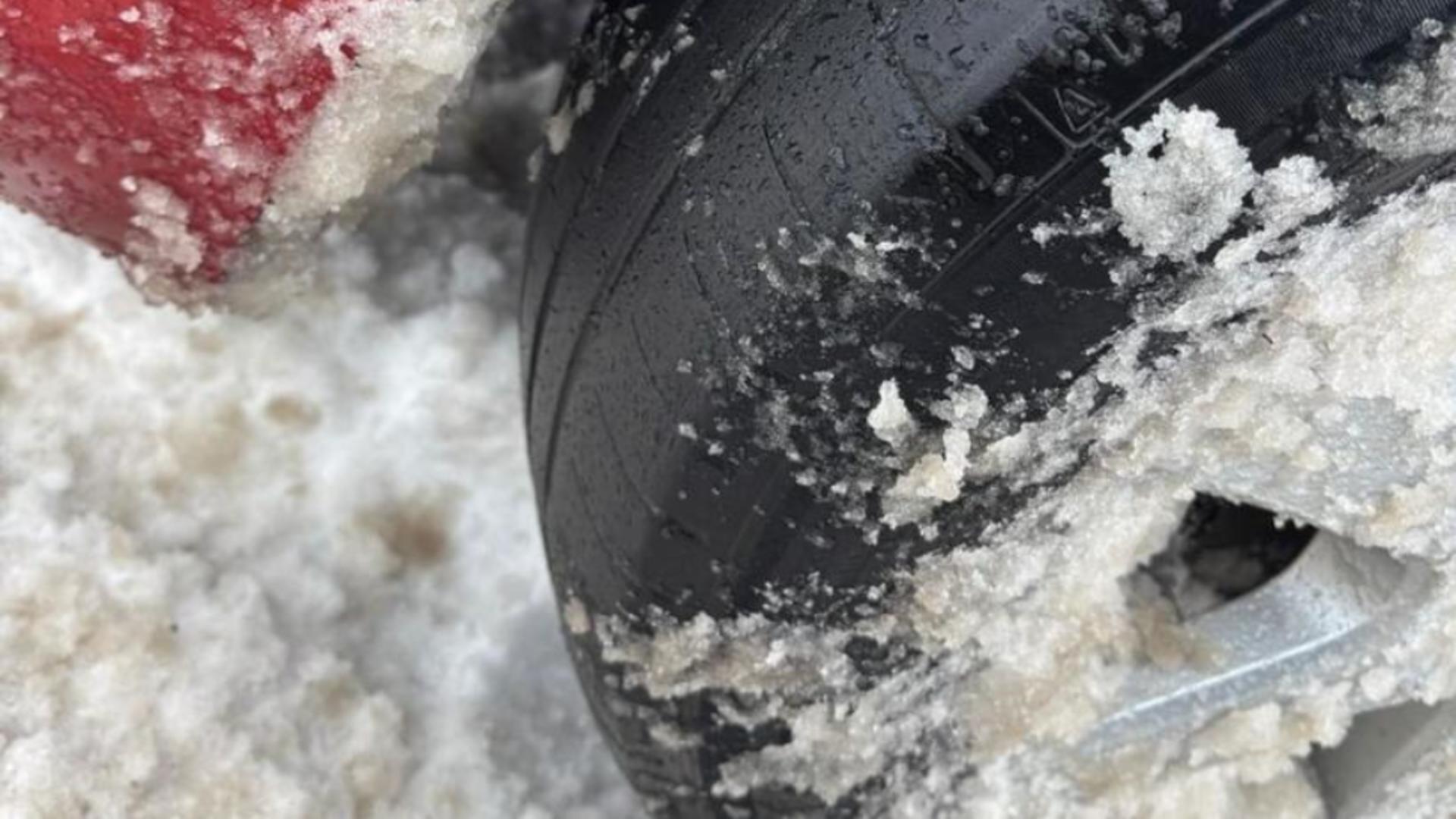 Șoferiță din Alba, amendată cu peste 1.800 de lei după ce a circulat pe autostradă cu anvelope de vară