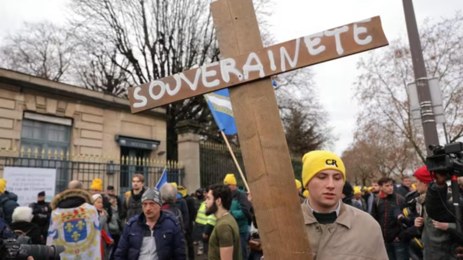 Protestatarii s-au strâns în fața Adunării Naționale (Profimedia)