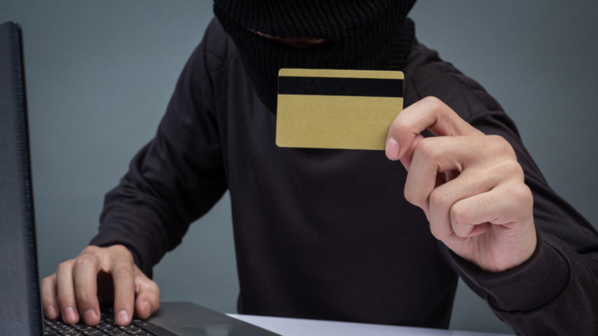 Cum a ajuns un bărbat din Botoșani să facă un credit pentru casă și să transfere banii în conturile unor escroci