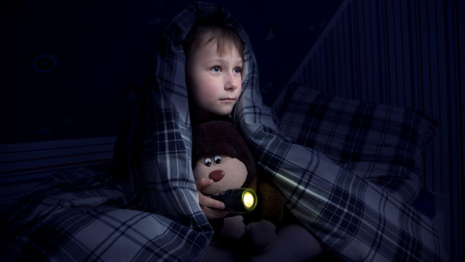 Cum scapi copilul de fricile asociate nopții