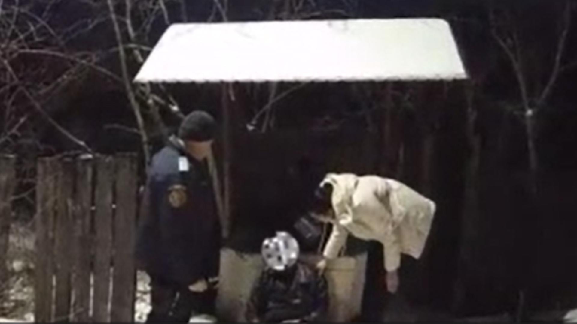 Prăbușit în zăpadă la –7 grade. Lupta unui bărbat cu frigul care putea să-l ucidă. VIDEO