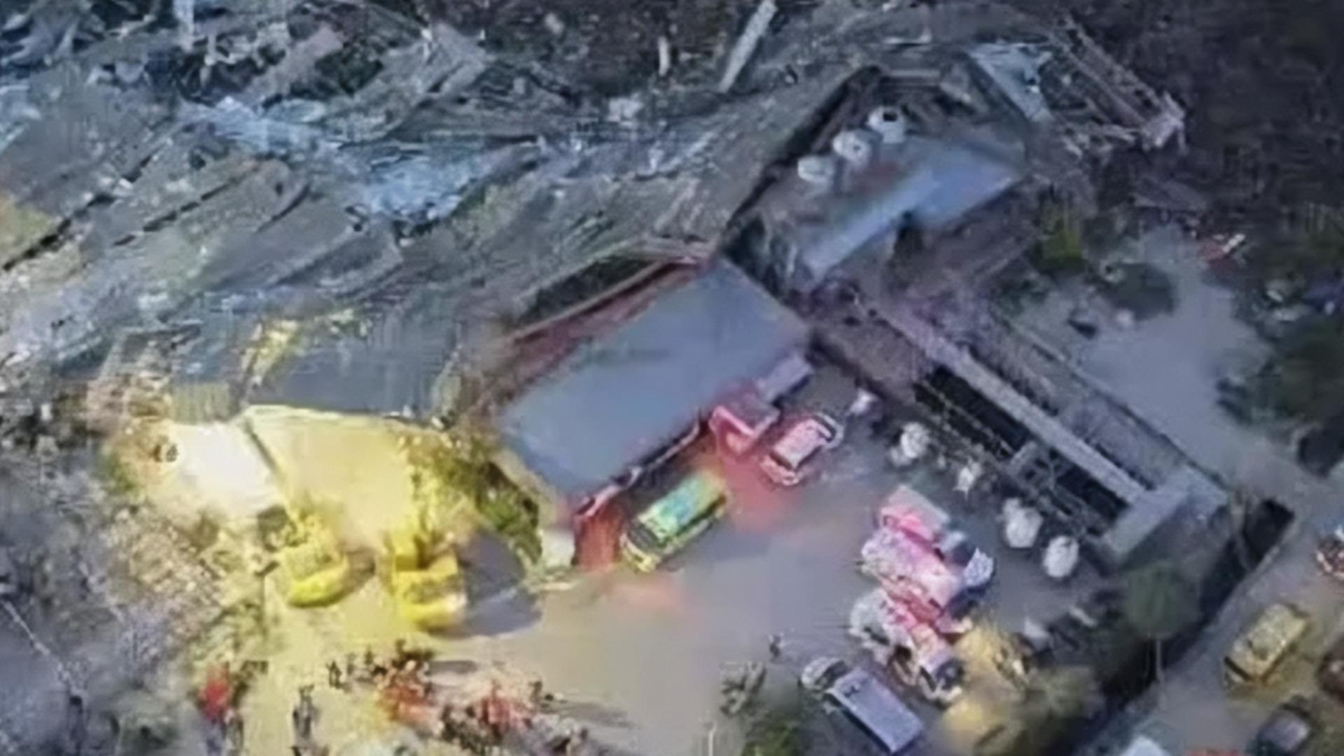 Zeci de oameni, îngropați de vii sub un munte de gunoaie. Un mort și 38 de dispăruți după prăbușirea unei gropi de gunoi din Filipine