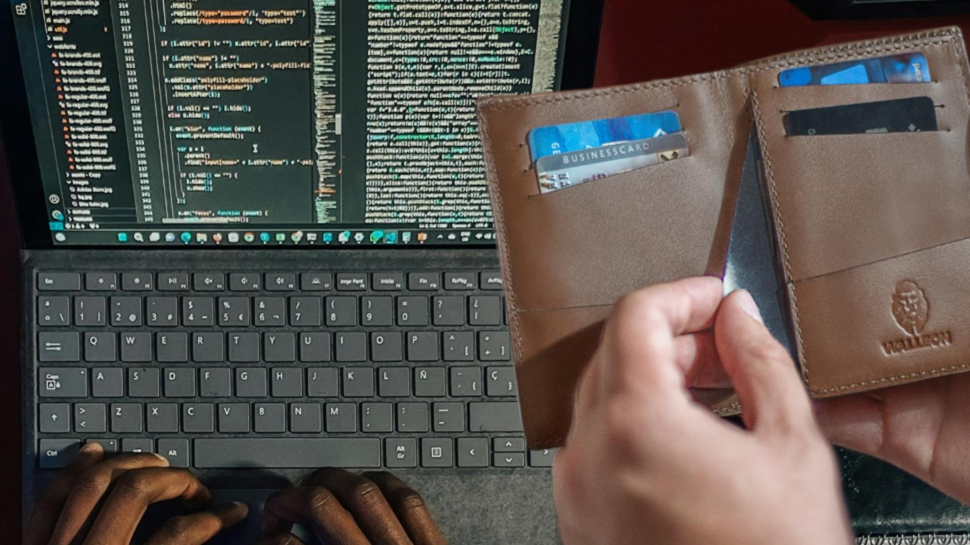 Cum poți rămâne fără niciun ban pe card, deși nu îl scoți din portofel.