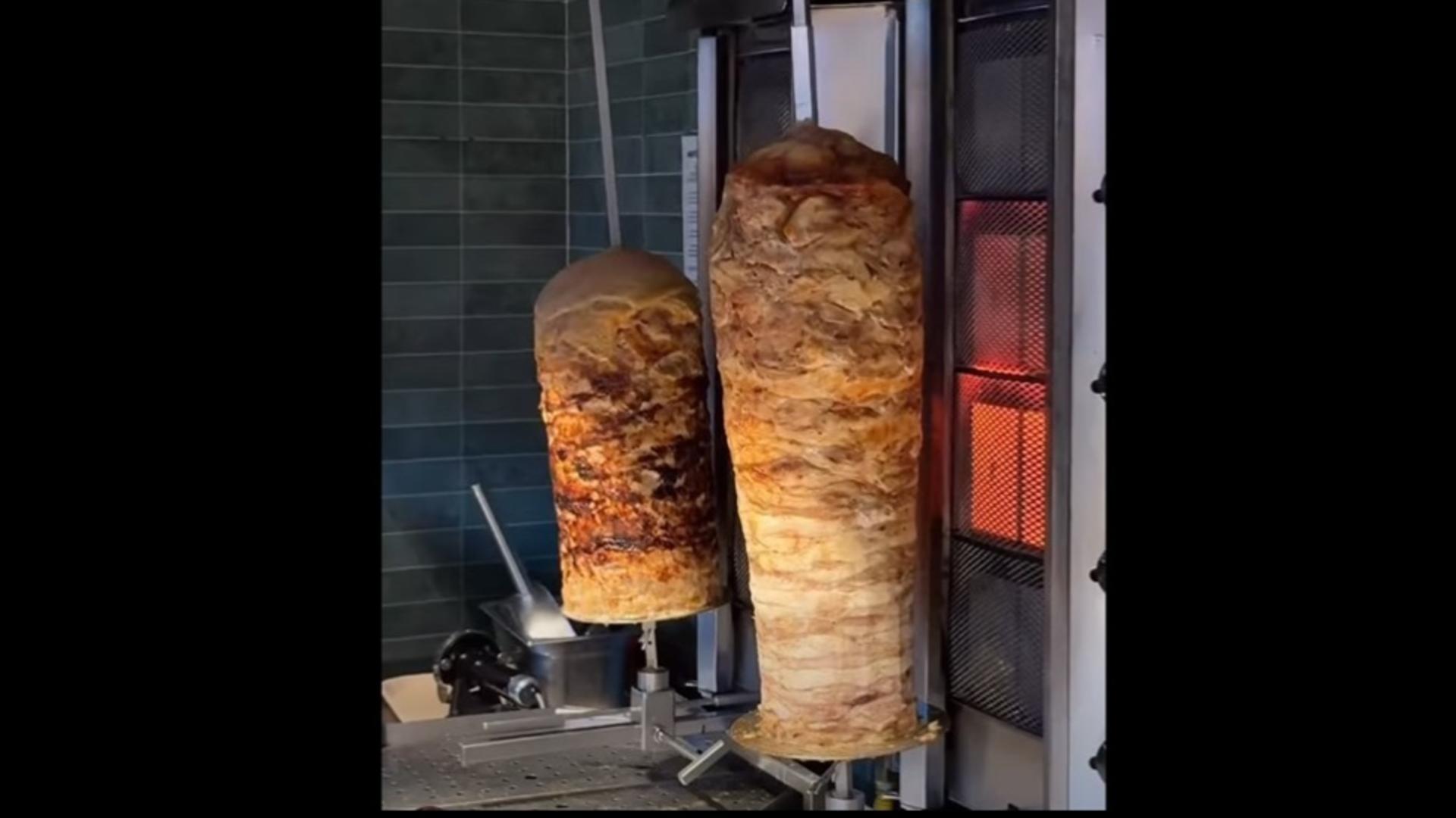 Cum îți dai seama dacă shaorma pe care o comanzi este proaspătă? Trucul dezvăluit de un cunoscut șef OPC
