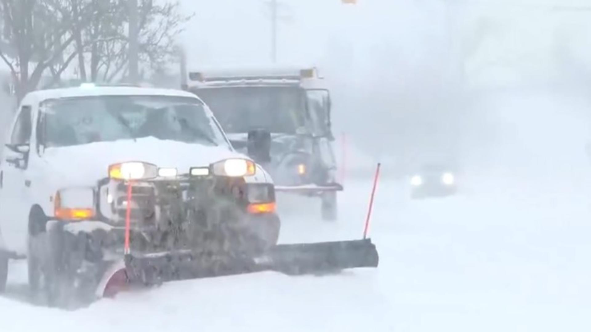 Iarnă grea în SUA. Zeci de oameni au murit din cauza zăpezilor uriașe.