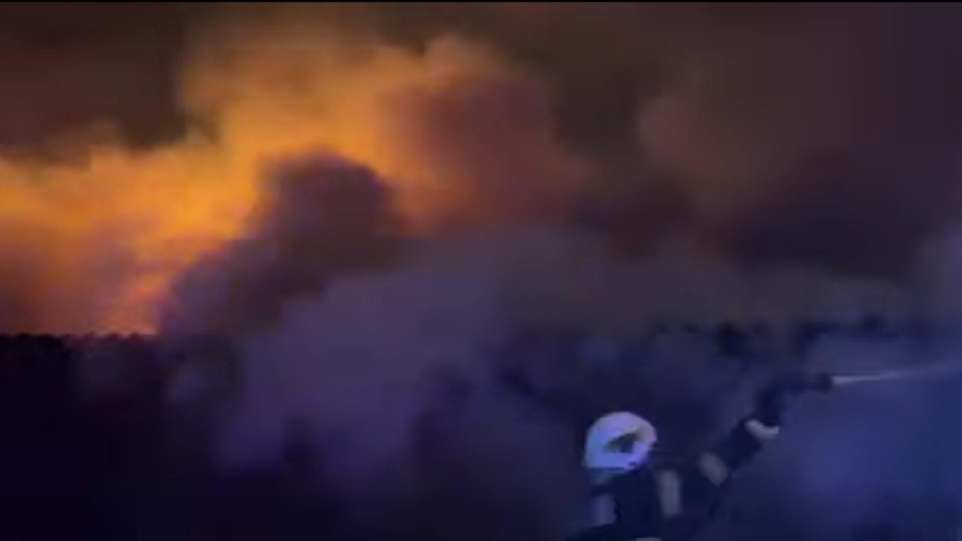 Incendiu de proporții în centrul orașului Tulcea. Pompierii intervin cu efective sporite - VIDEO