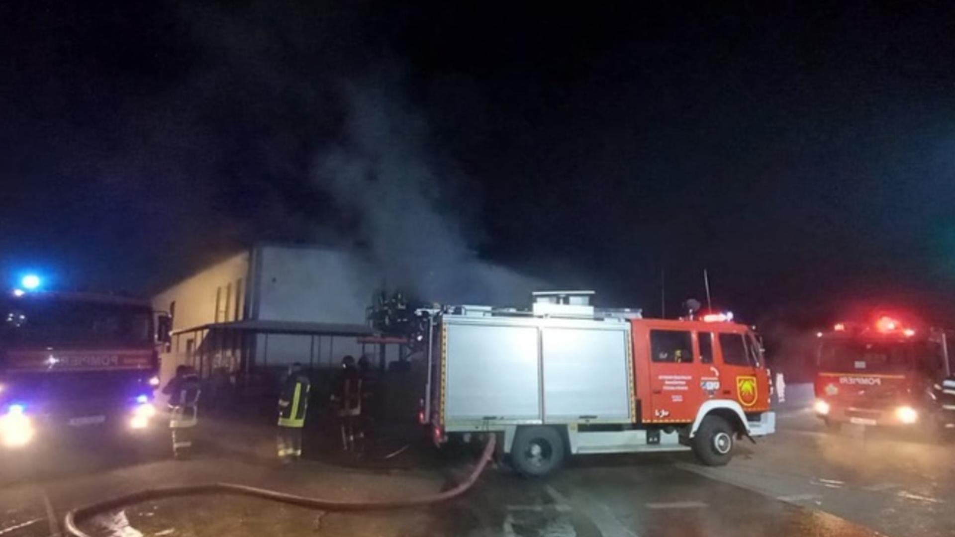 Incendiu de proporții într-un abator din județul Harghita