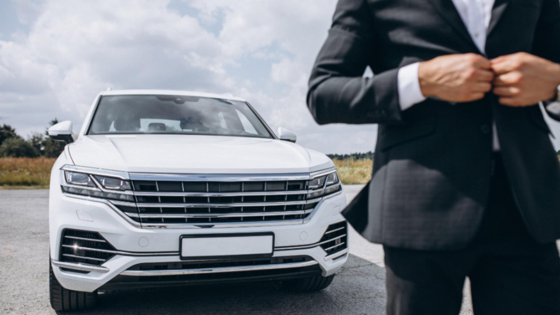 ANAF a pus tunurile pe cei care au mașini de lux, dar declară venituri infime. Câți a prins până acum