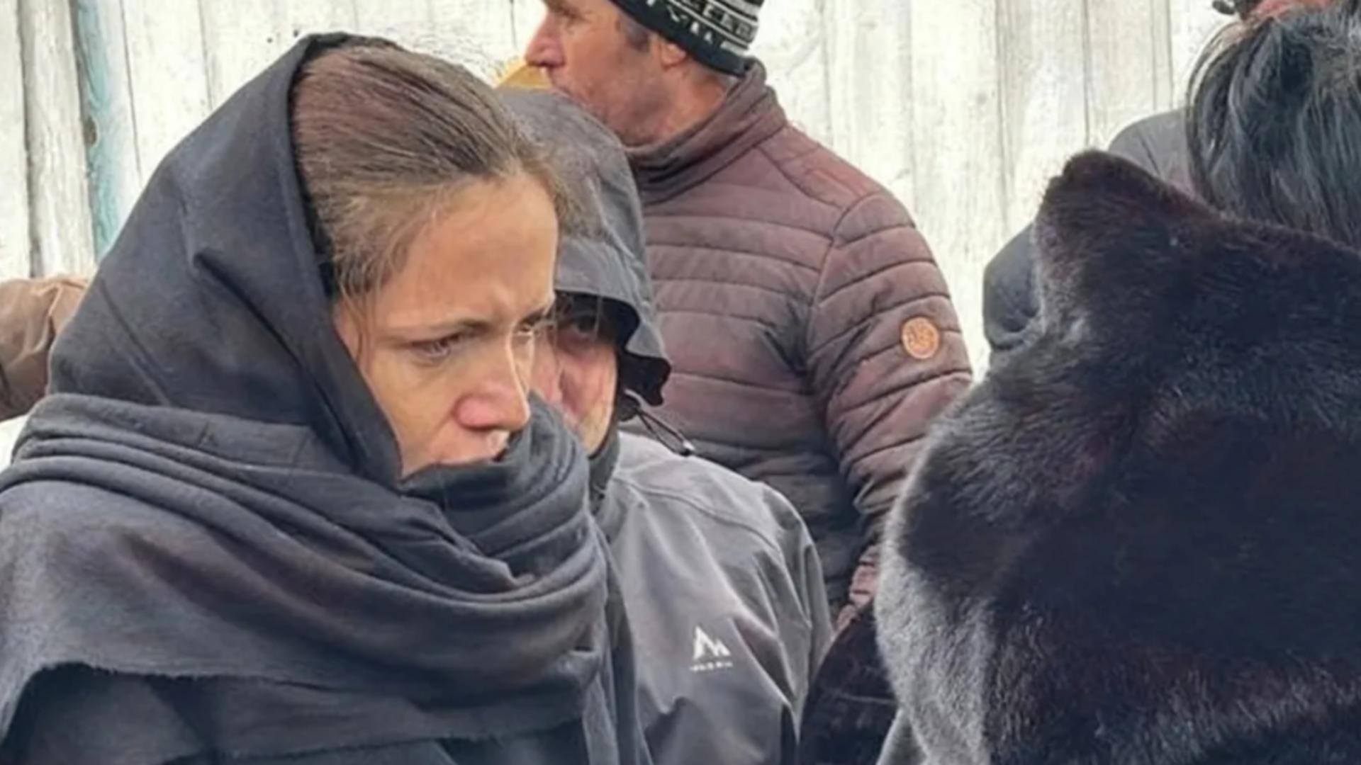 Mirabela Grădinaru a sosit la Zăpodeni pentru a-și conduce bunica pe ultimul drum. Nicușor Dan a fost absent