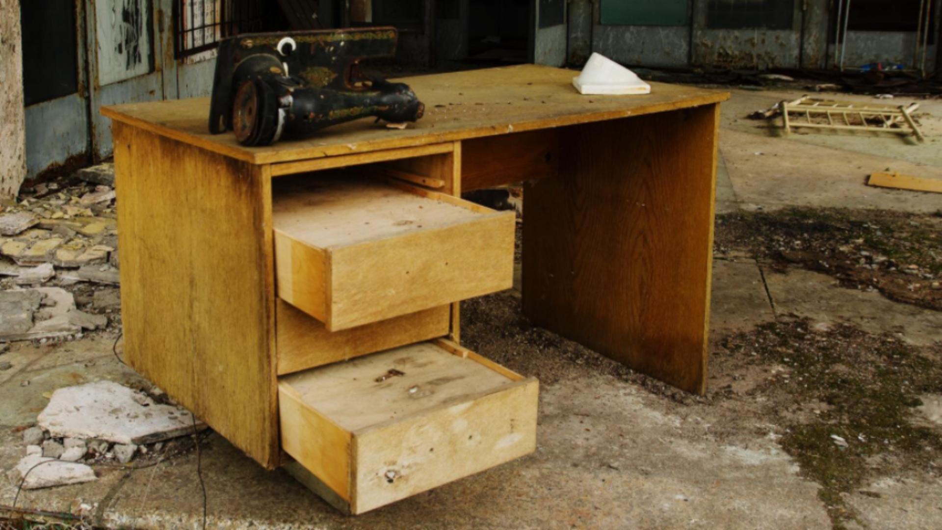 Mobilă veche transformată în bani