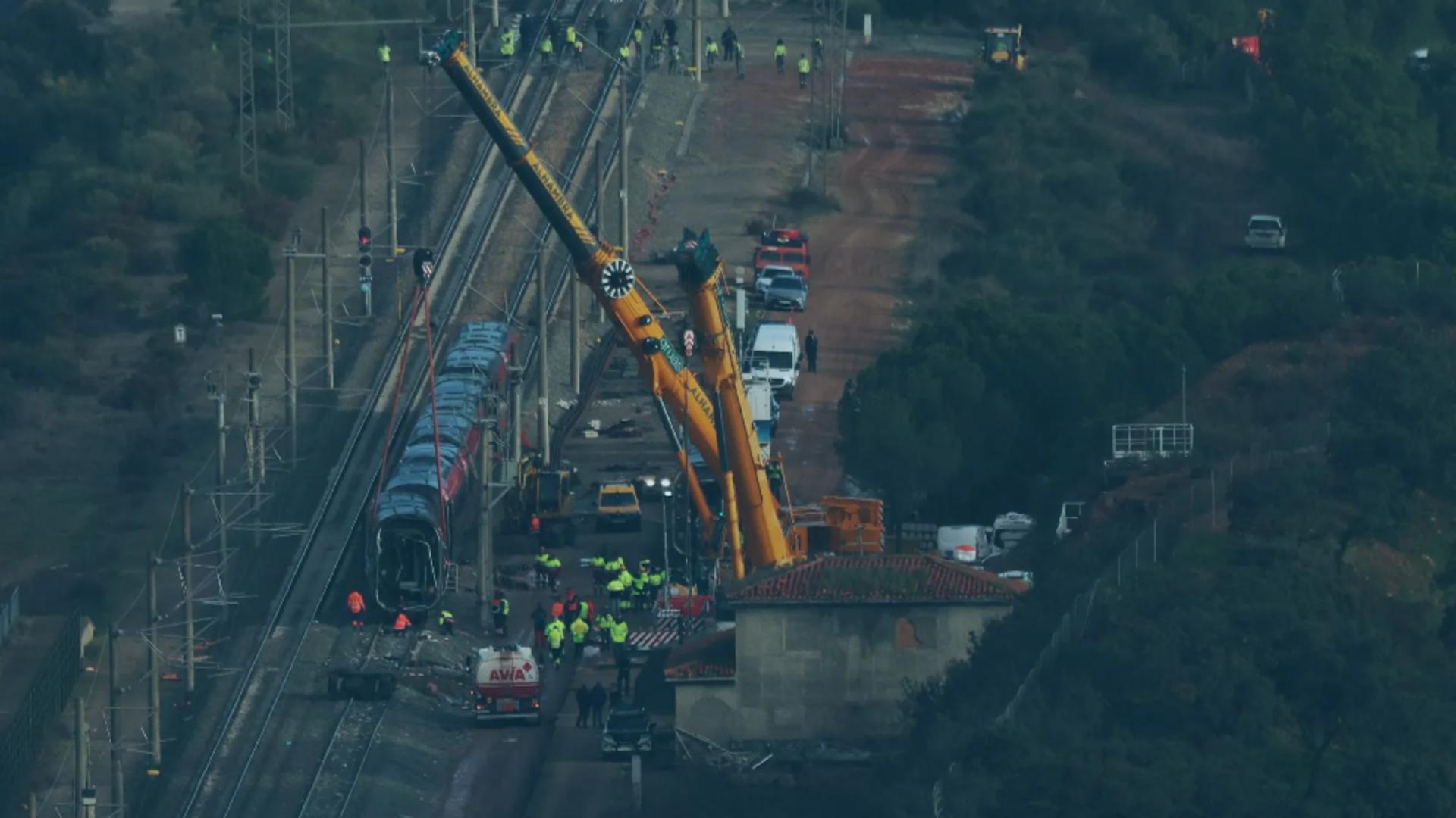 Un alt accident feroviar în Spania. Trei oameni sunt răniți, după ce un tren a lovit brațul unei macarale ajunse pe șine