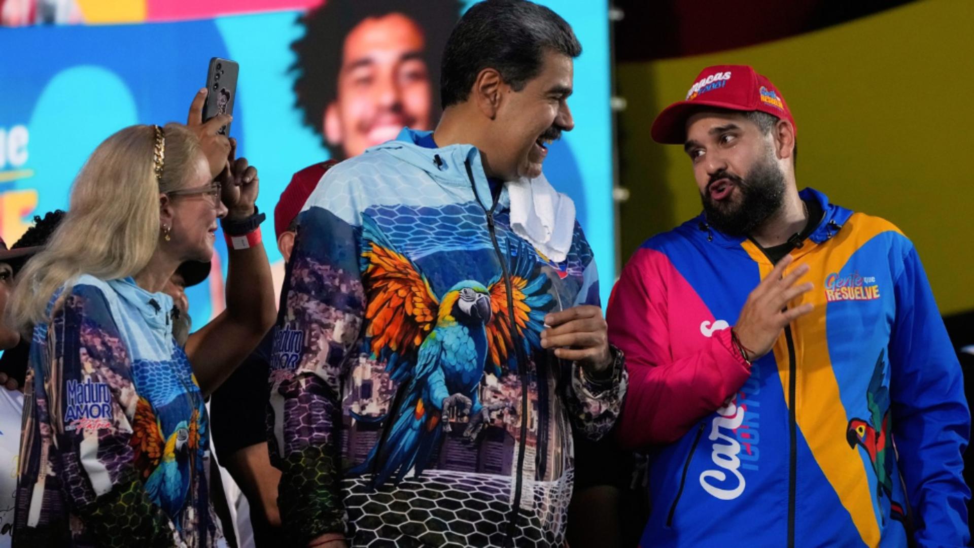 Nicolas Maduro alături de fiul său, la un miting electoral. Foto/Profimedia