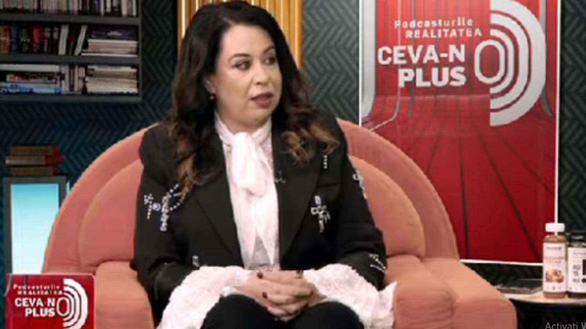 Podcasturile REALITATEA - Ceva-n PLUS. Oana Roman face dezvăluiri la Realitatea Plus, despre relația cu tatăl său: "Am învățat de la el disciplina"