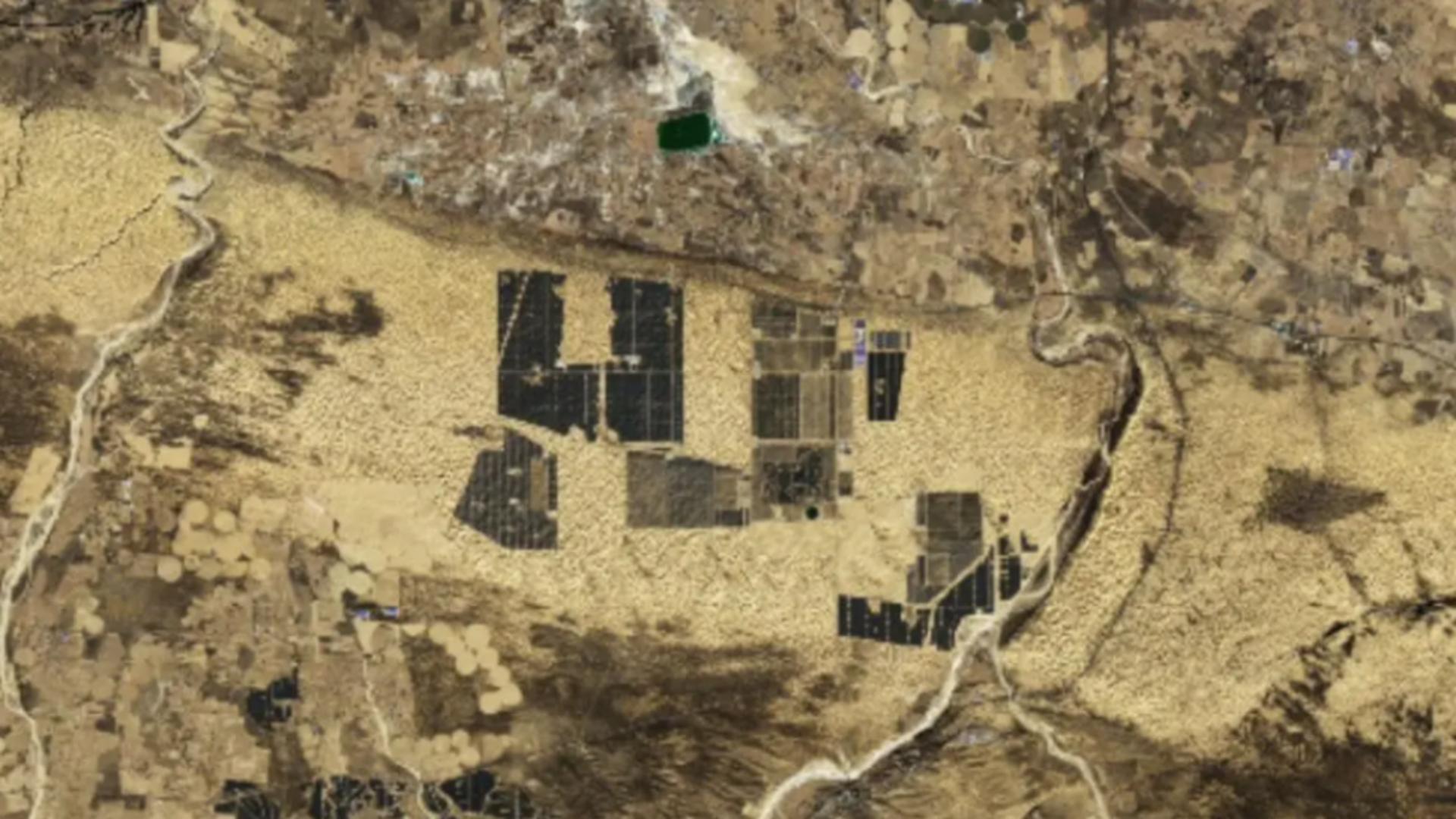 China construiește „Marele Zid al Energiei”. Opt milioane de panouri în deșert, vor produce energie pentru tot Beijingul