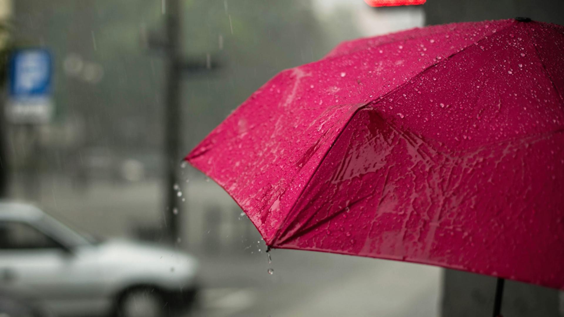 Alertă meteo de vreme rea în România. Cod portocaliu și galben emis de meteorologi pentru aceste zone.