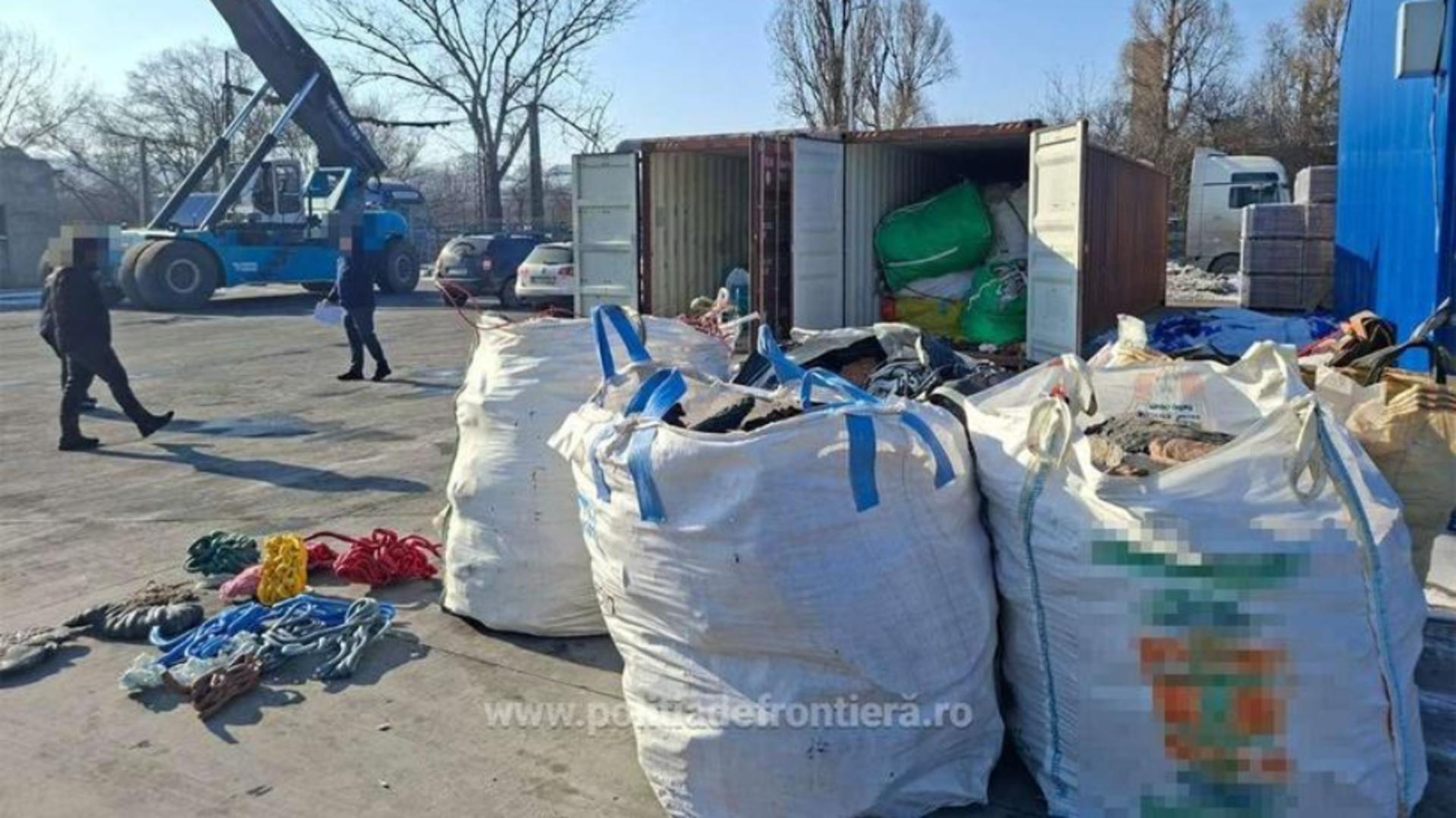 40 de tone de deșeuri descoperite în Portul Constanța. Containerele veneau din Tunisia