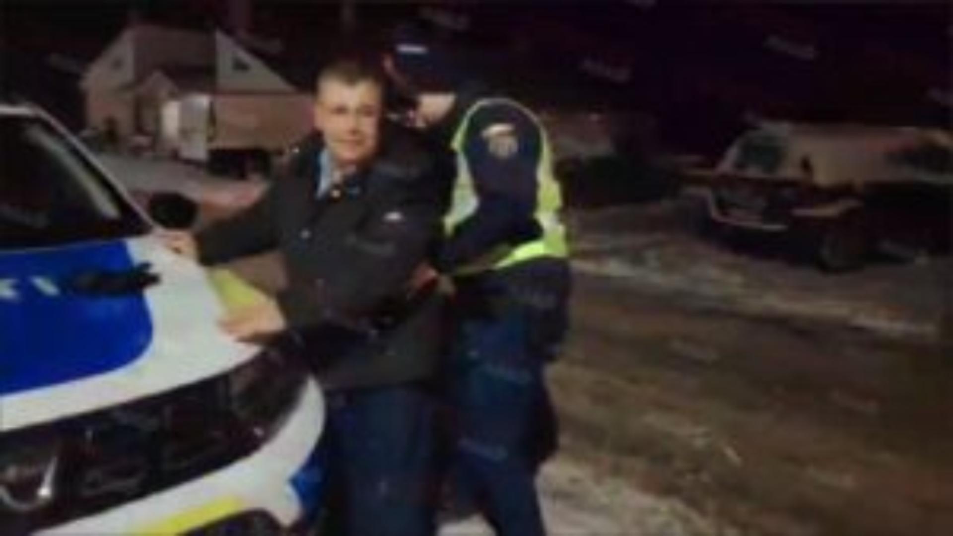 Un primar din Vaslui, reținut de Poliție, după ce a fost prins băut la volan. Edilul a intrat cu mașina într-un șanț - VIDEO