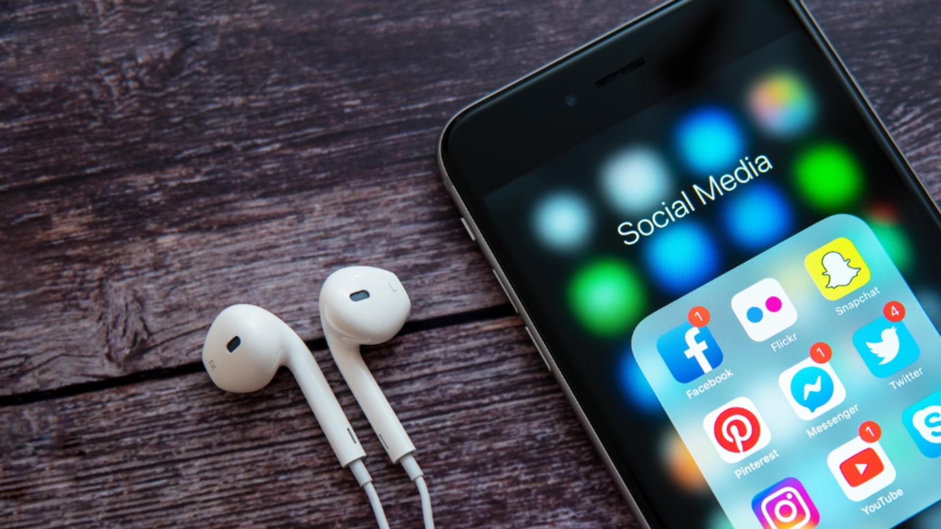 Franța urmează exemplul Australiei: rețele sociale ar putea fi interzise pentru adolescenți