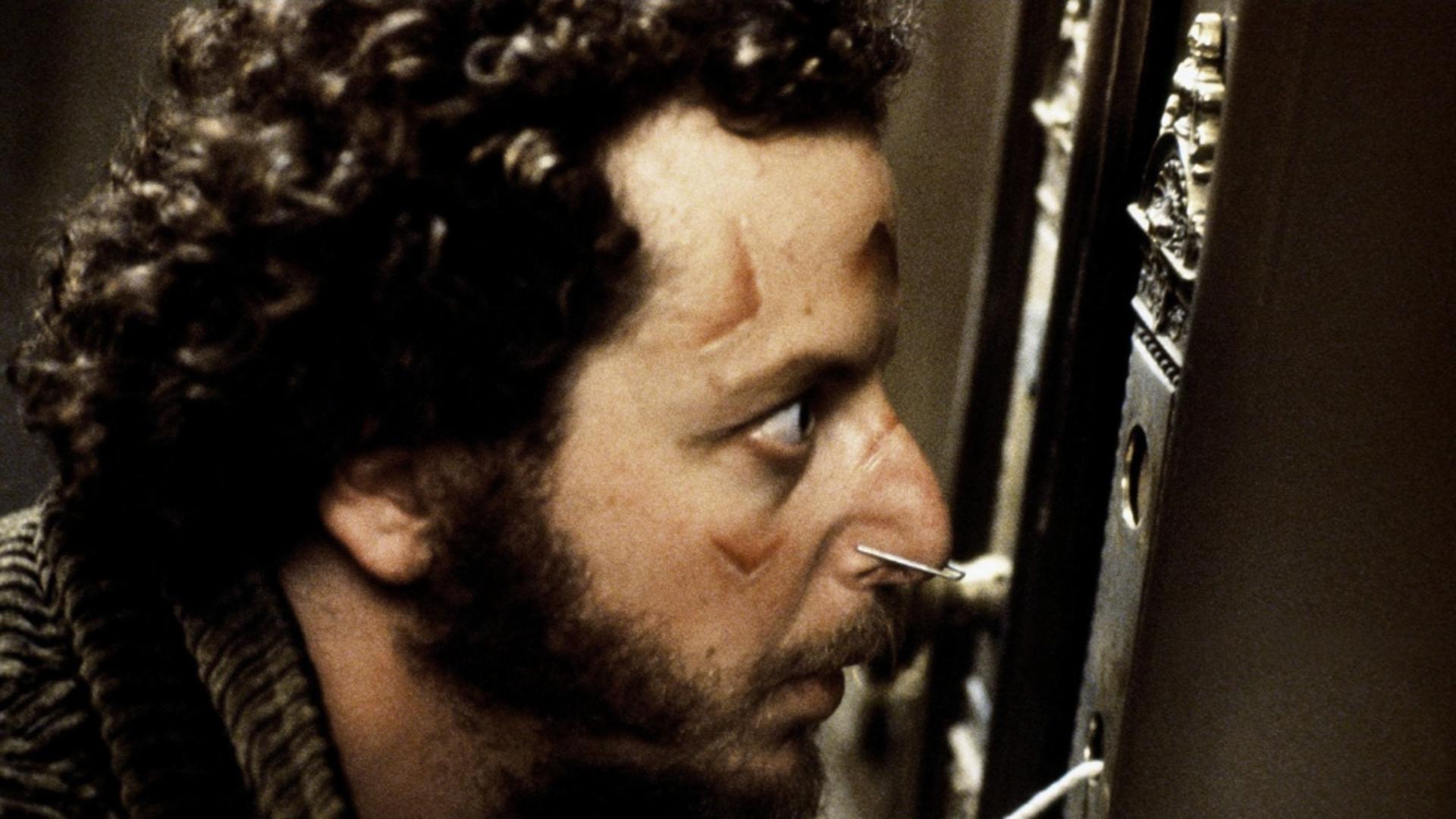 Nu prea i-a plăcut „singur acasă”. "Marv" din seria „Home Alone”, a vrut să-și petreacă sărbătorile cu o escortă