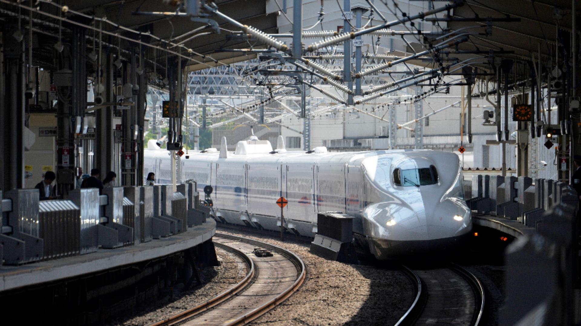 Circulație feroviară paralizată la Tokyo după un incendiu pe liniile de tren: mii de călători, afectați