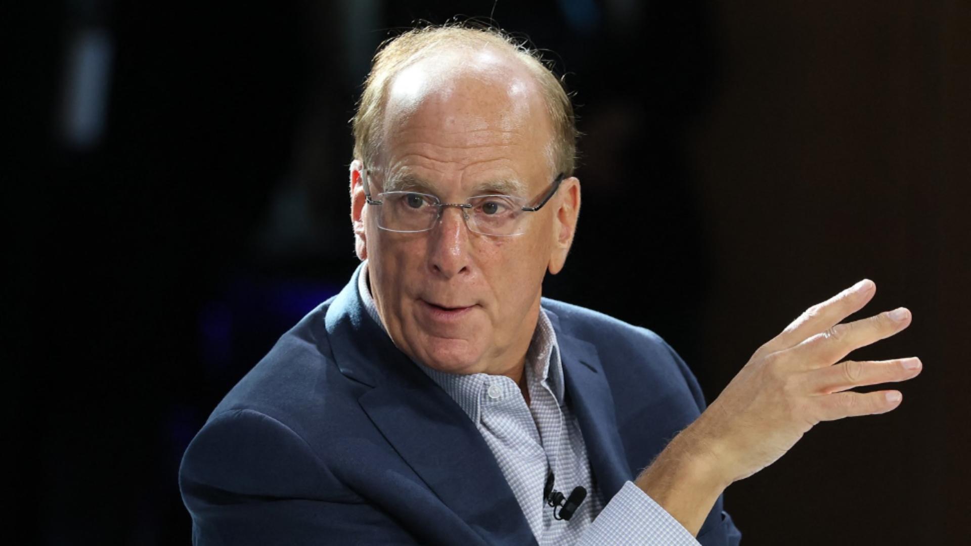 Cine este noul șef al globaliștilor de la Davos. Figură controversată în politică și afaceri