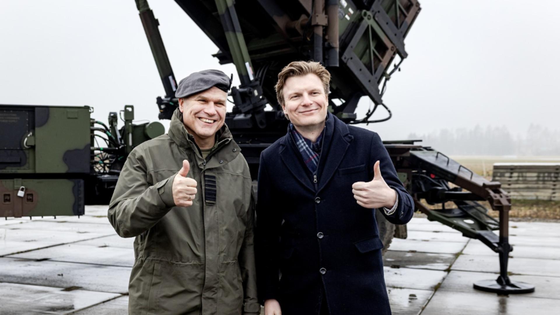 Ministrul Apărării din olanda, Ruben Brekelmans, și șeful Apărării, Onno Eichelsheim. Foto: Profimedia