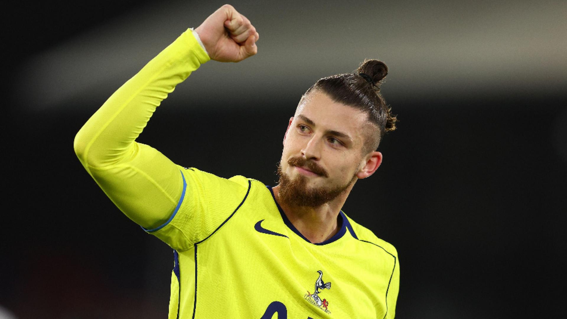 Radu Drăgușin, pe picior de plecare de la Tottenham. Clubul din Italia care forțează transferul internaționalului român (foto: profimedia)