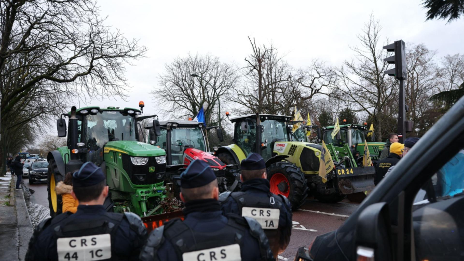 Protestatarii s-au strâns în fața Adunării Naționale (Profimedia)