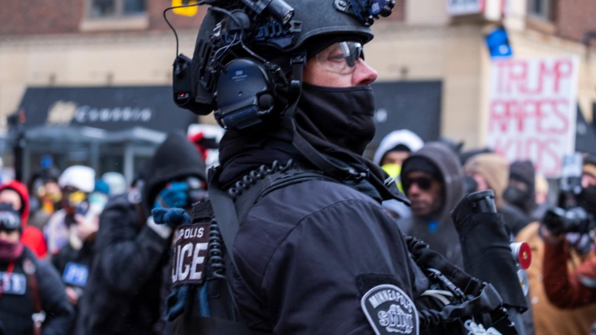 Trump se pregătește să scoată armata pe străzile din Minnesota, în urma protestelor ample ale extremiștilor de stânga