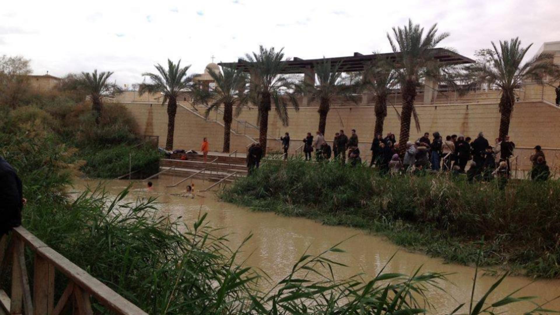 Minunea de pe râul Iordan. Ce se întâmplă aici de Bobotează, conform unui mit