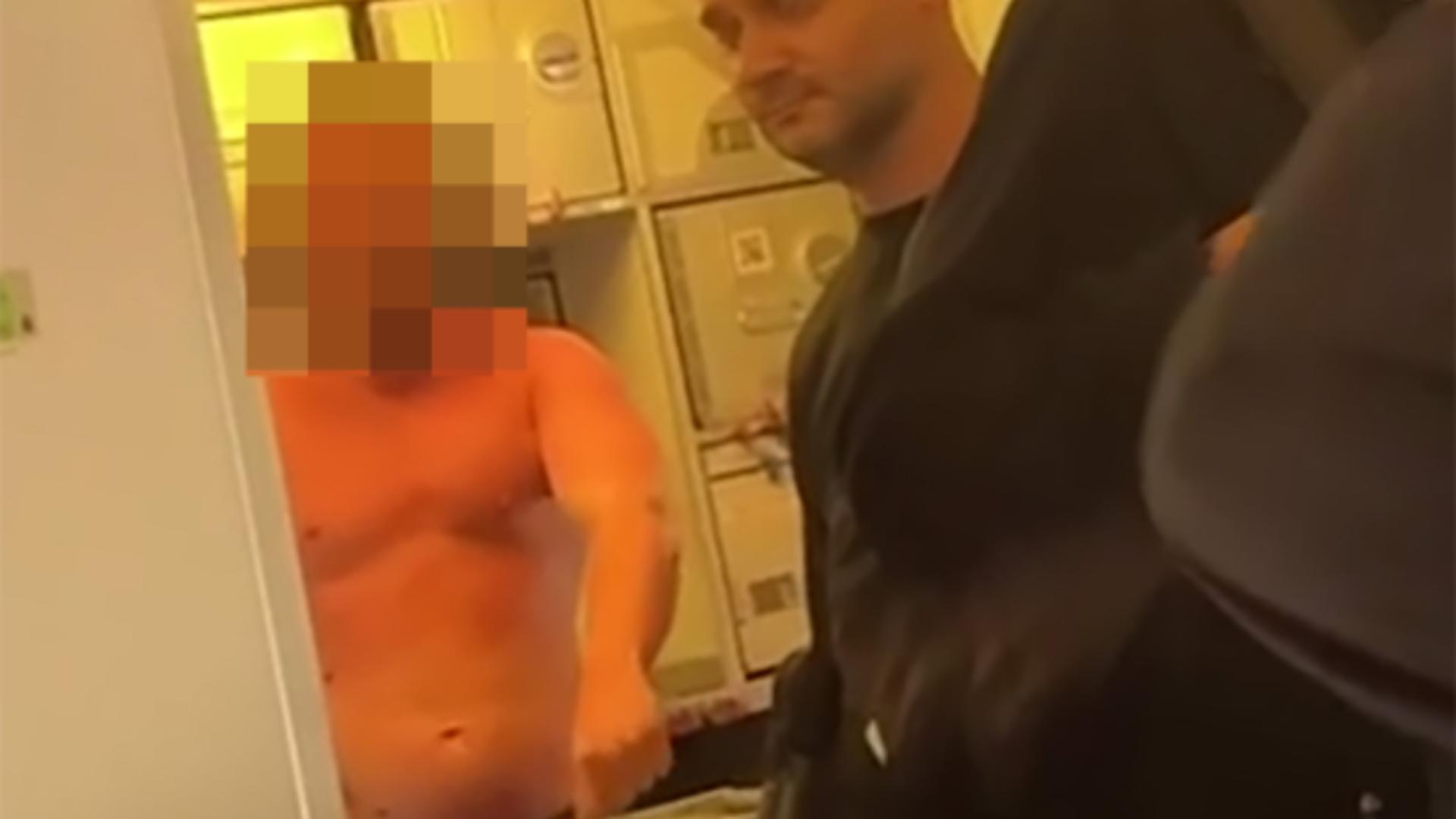 Haos pe un zbor spre Bangkok. Un turist vorbitor de rusă aproape dezbrăcat a sărit din avion după aterizare