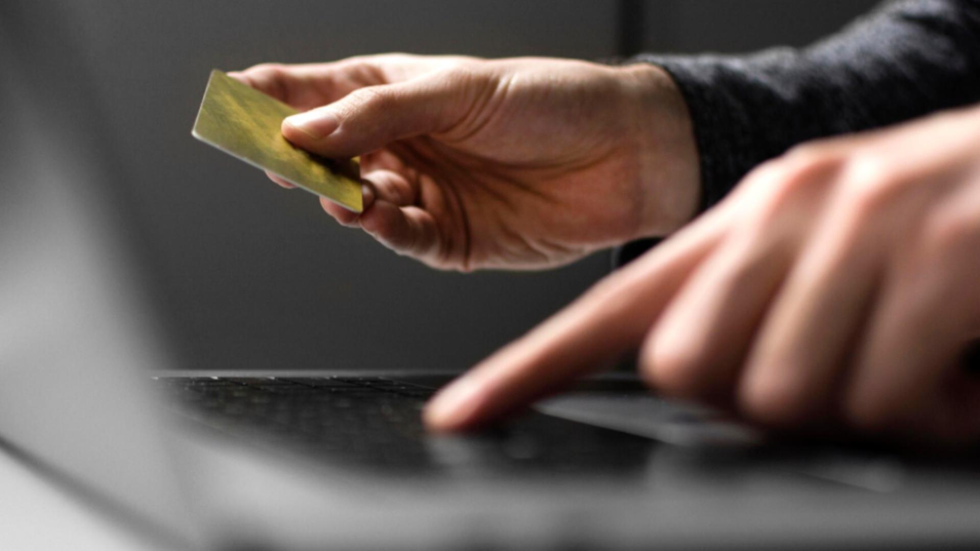 „Curierul fantomă”, noua escrocherie care face victime în rândul românilor. Cum funcționează metoda care imită livrările reale