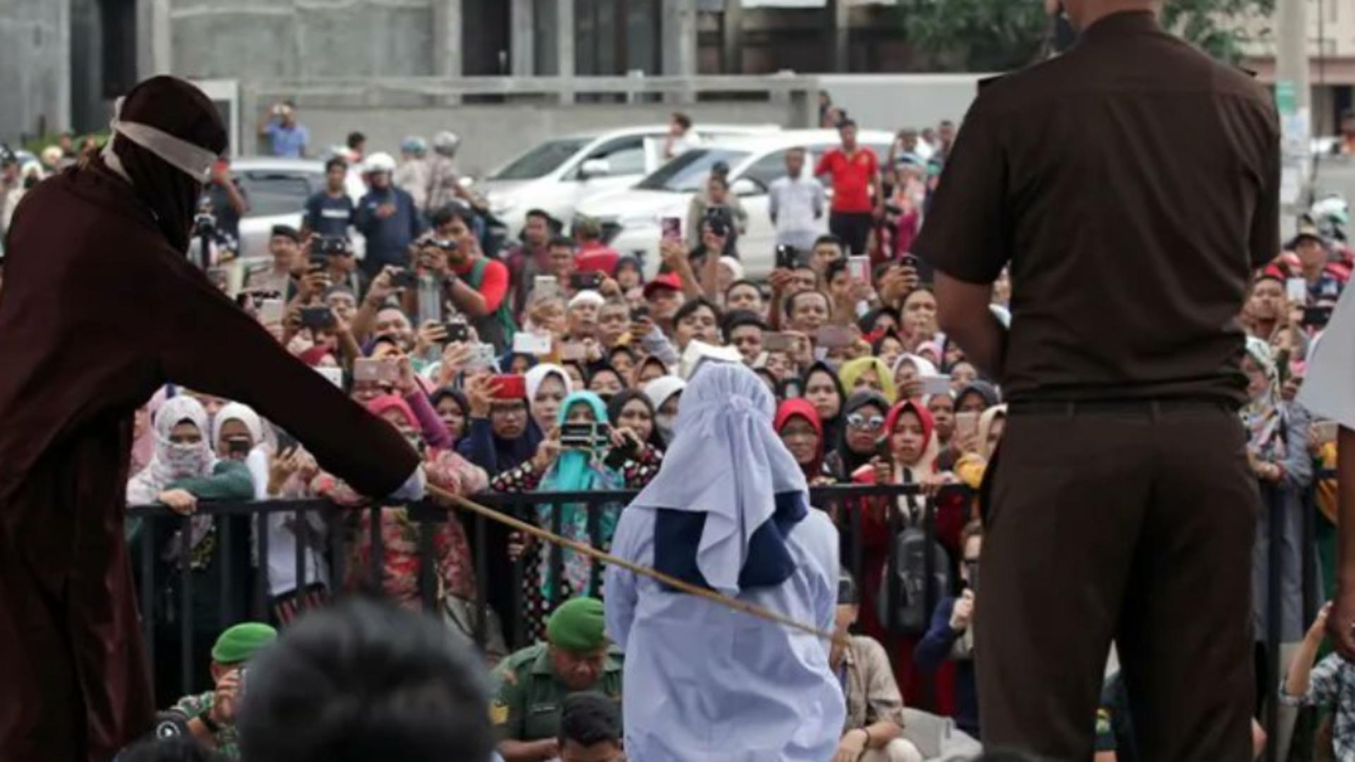 Un cuplu a fost lovit cu nuiaua pentru relații sexuale în afara căsătoriei.