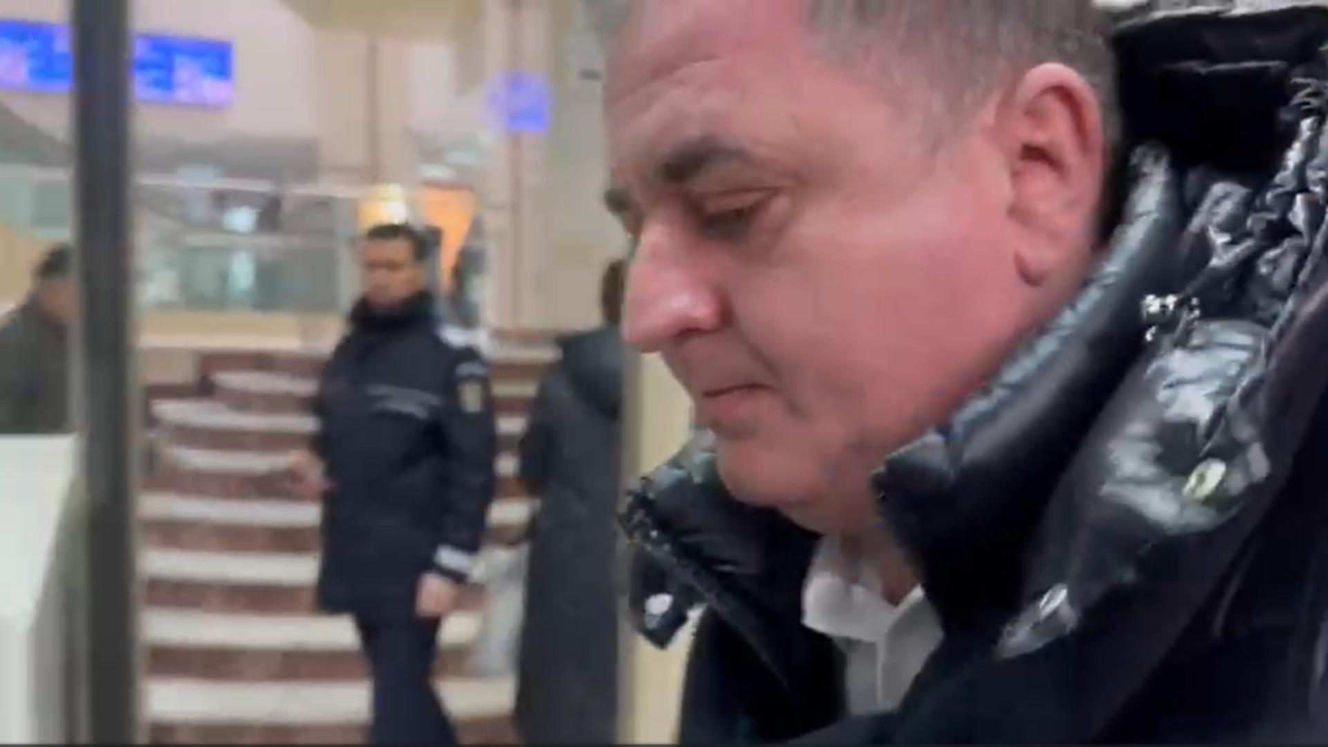 Șpăgarul din dosarul „Mită la Moșteanu” fuge de jurnaliști la Tribunalul București