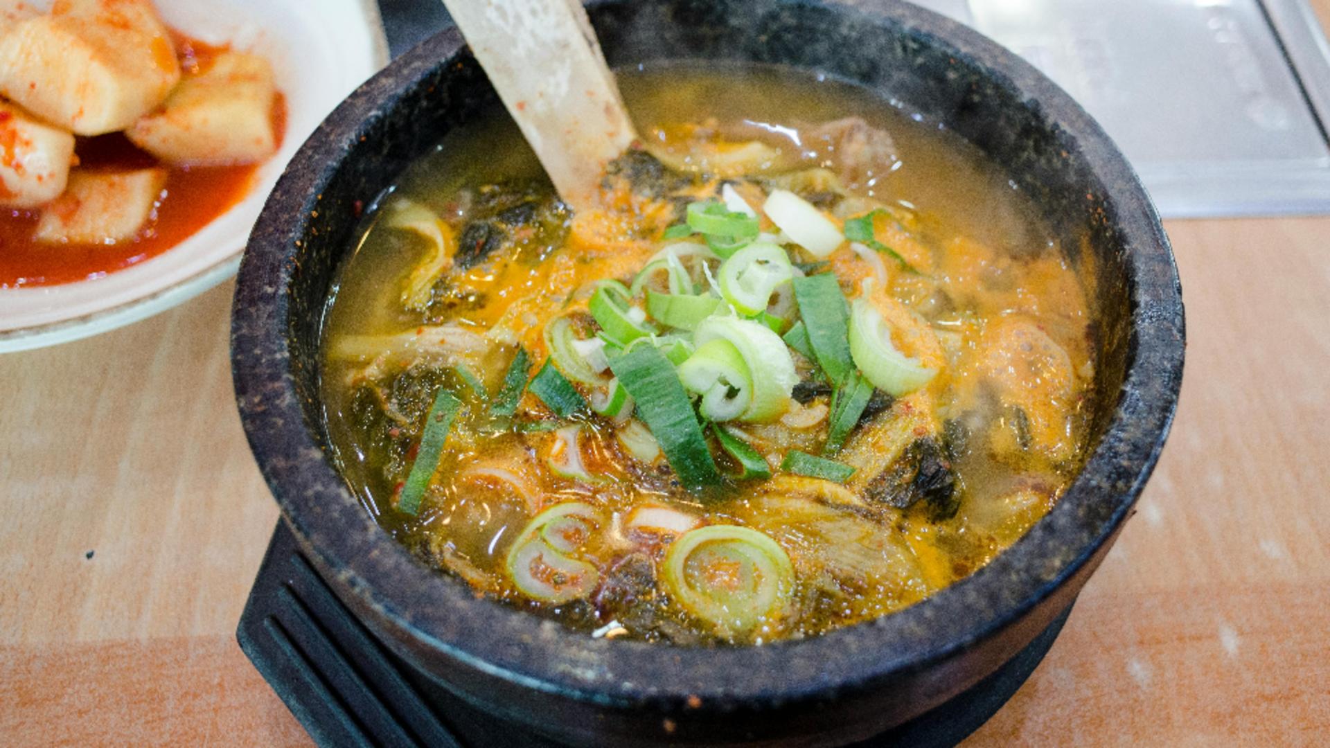 Supa pe care o prepară franțuzoaicele. Nu îngrașă și este o adevărată delicatesă 