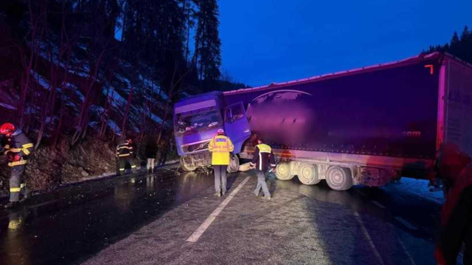 Trafic oprit pe DN 17, în județul Suceava. FOTO: ISU