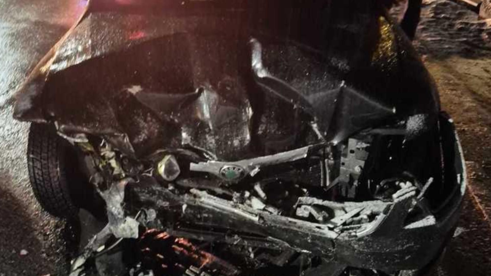 Accident grav în Neamț. Cinci persoane au ajuns la spital după ce o mașină a intrat cu viteză pe contrasens într-o curbă periculoasă