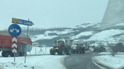 Coloana de tractoare la intrarea în Cluj Napoca