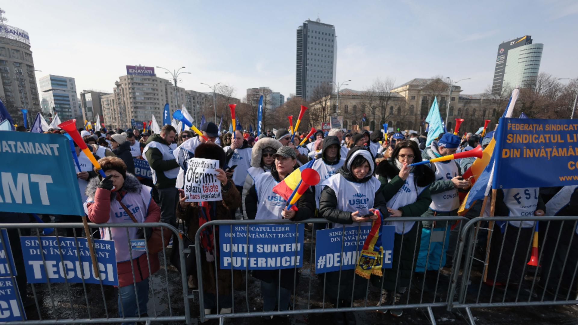 Sindicatele din Educație au ieșit în stradă: sute de profesori protestează la ușa Guvernului / Inquam Photos / George Călin