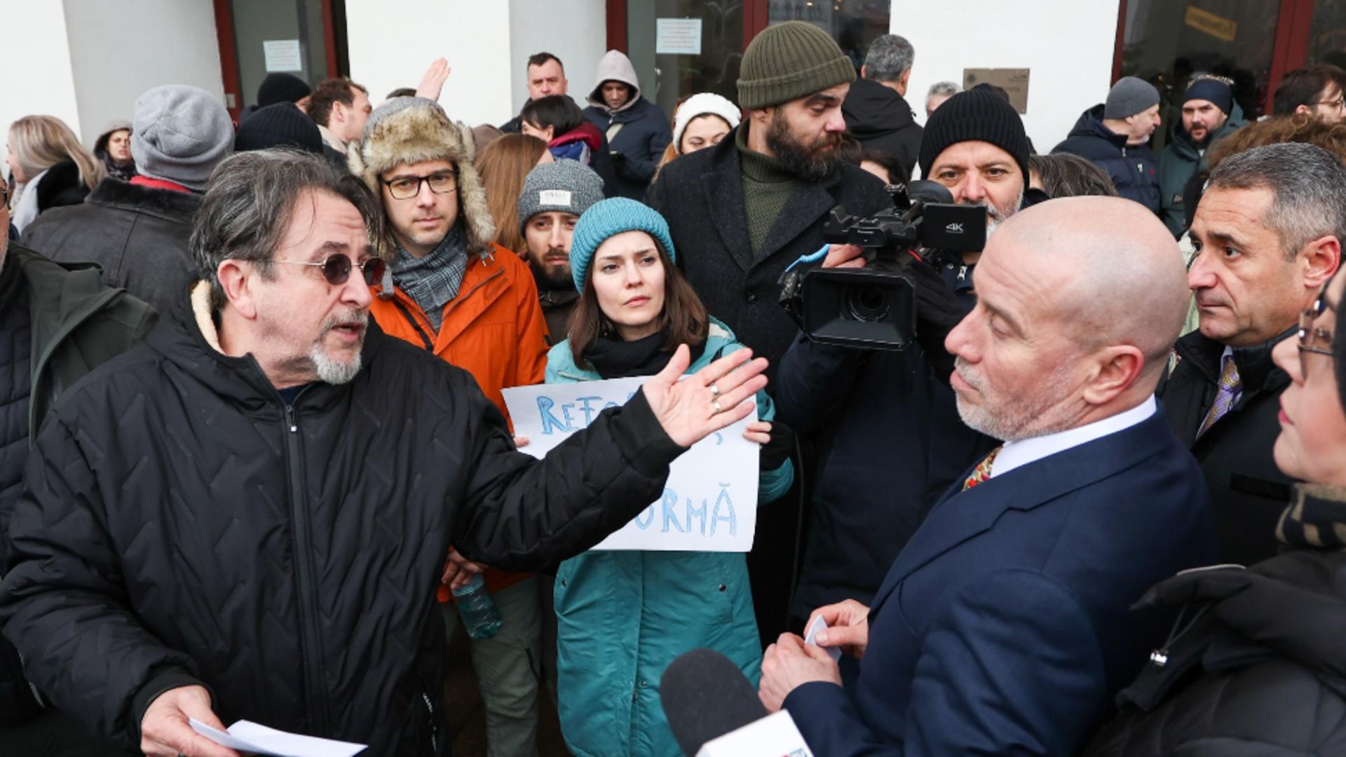 Ministrul Culturii, de vorbă cu actorii. Foto: Facebook