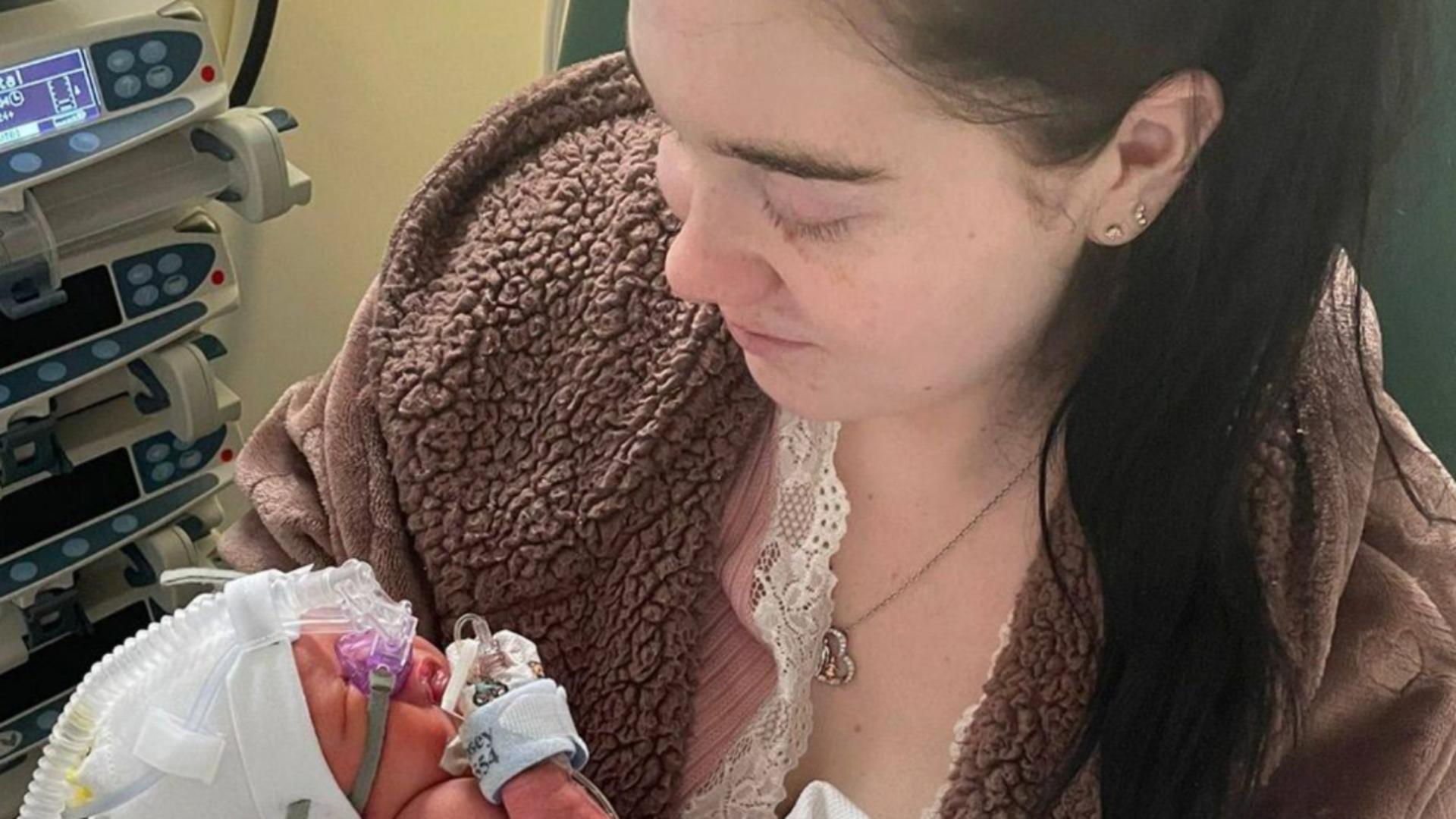 O tânără de 20 de ani a aflat că este însărcinată după ce s-a trezit din comă provocată de un stop cardiac